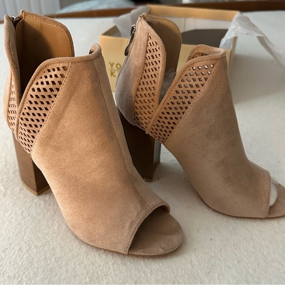 Yoki Peek Toe Bootie - Picture 6 of 10